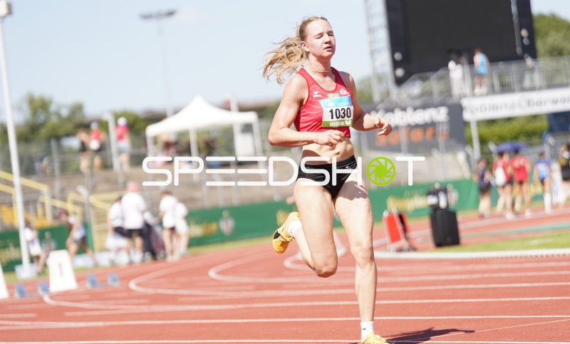 Chetik Isabella Sophie (1030) beim Lauf im Stadion Oberwerth Koblenz