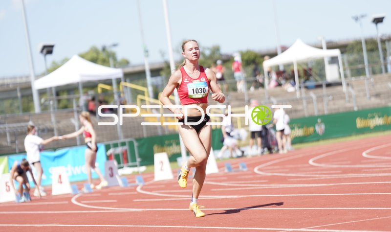 Chetik Isabella Sophie (1030) beim Lauf im Stadion Oberwerth Koblenz