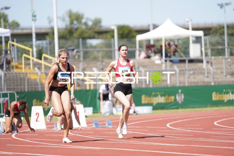 Gresser Melanie (439) und Faye LENZ (164) im Laufwettbewerb im Stadion Oberwerth Koblenz