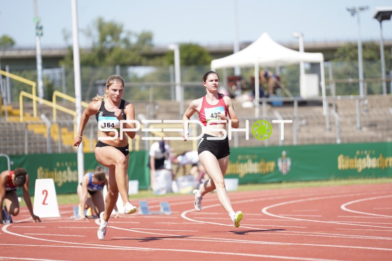 Gresser Melanie (439) und Faye LENZ (164) im Sprintduell beim Stadion Oberwerth Koblenz