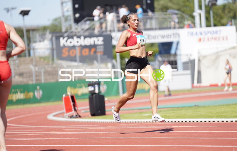 Heygster Samira (613) beim Laufwettbewerb im Stadion Oberwerth Koblenz