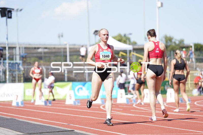 Kupser Leonie (1040) beim Lauf im Stadion Oberwerth Koblenz