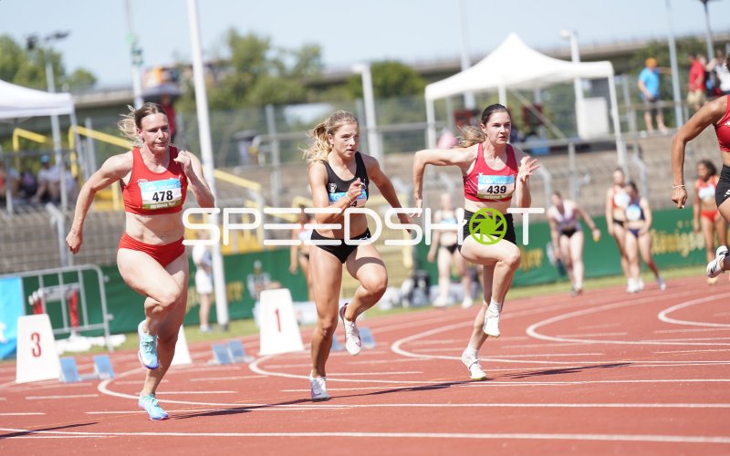 Kränzle Celina (478) und Gresser Melanie (439) im Sprintduell in Koblenz