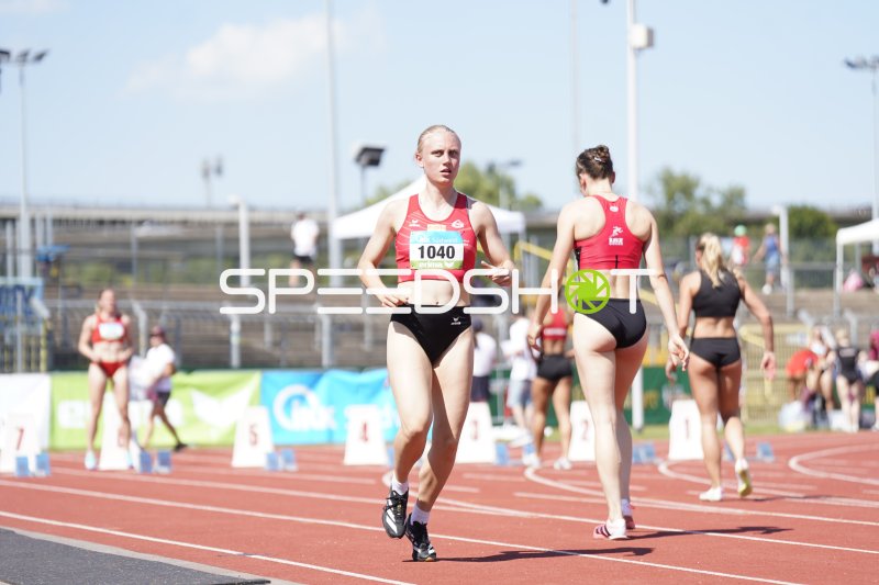 Kupser Leonie (1040) beim Lauf im Stadion Oberwerth Koblenz