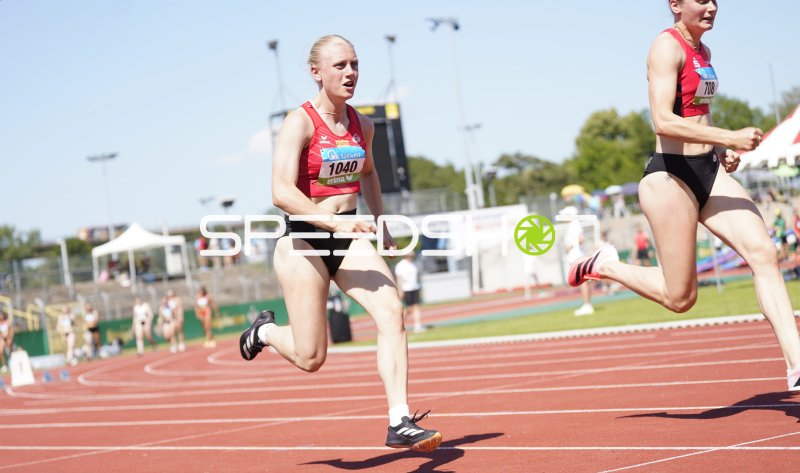 Kupser Leonie (1040) im Sprint auf der Tartanbahn in Koblenz