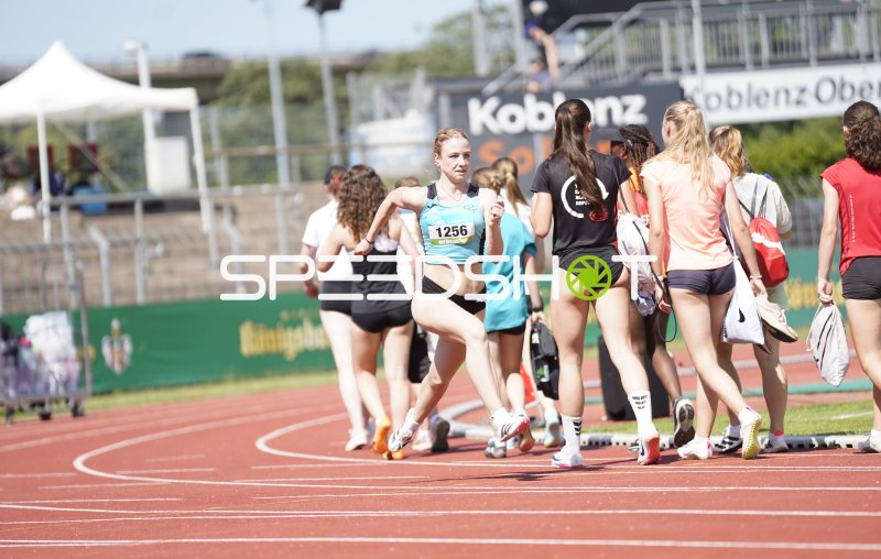 Waldmann Johanna (1256) beim Lauf im Stadion Oberwerth Koblenz
