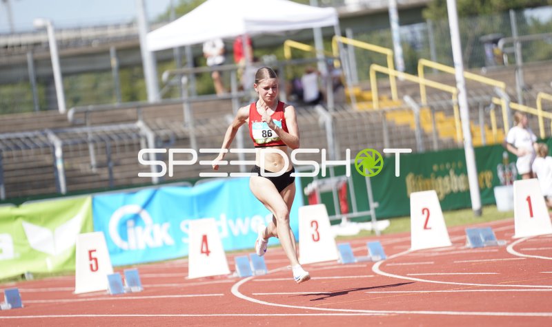 Frey Nicole (86) im Sprint auf der Tartanbahn in Koblenz