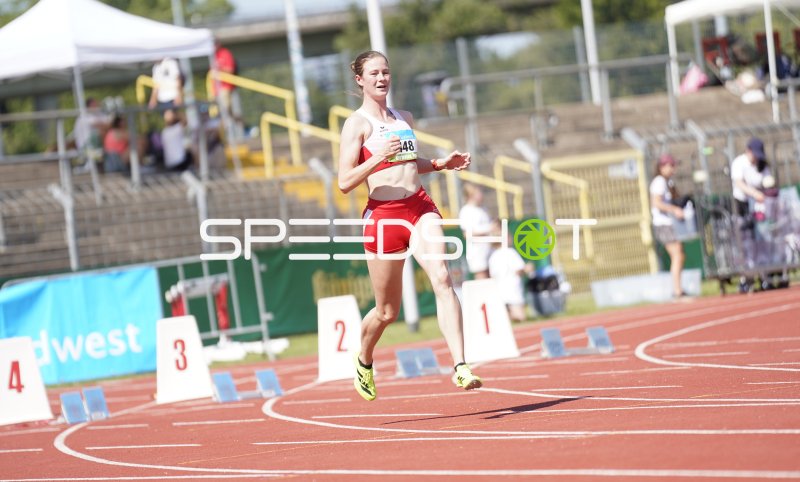 Koßmann Alicia (148) im Sprint auf der Tartanbahn in Koblenz