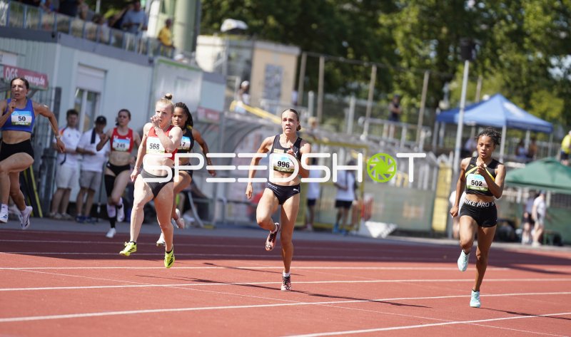 Schmitz Mia Louisa (996) und Nadine Mercier (568) im Sprint auf der Tartanbahn in Koblenz