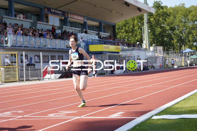 Buck Janina (324) beim Lauf im Stadion Oberwerth Koblenz