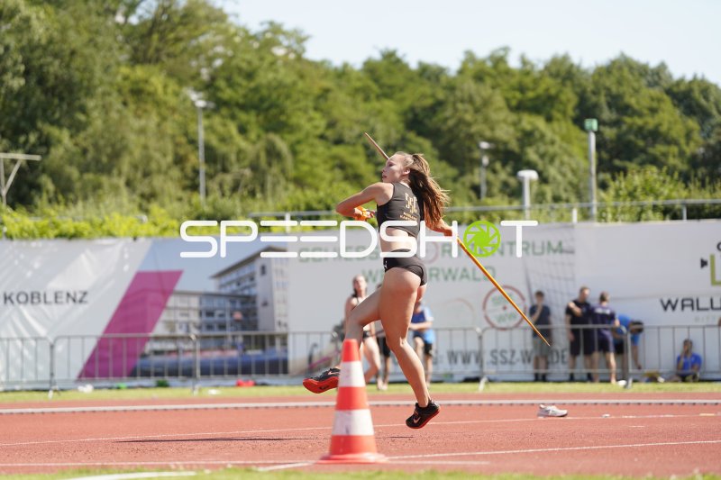 Speerwurf-Athletin beim Anlauf im Stadion Oberwerth Koblenz