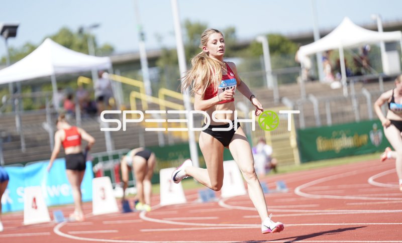 Meuter Lotta (1041) im Sprint auf der Tartanbahn in Koblenz