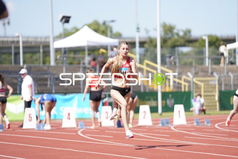 Meuter Lotta (1041) im Sprint auf der Tartanbahn in Koblenz