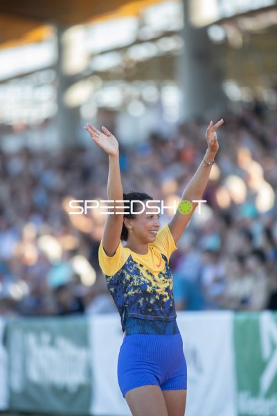 Mihambo Malaika (261) jubelt im Paul-Greifzu-Stadion Dessau