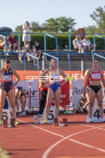 Mayer Sina (204), Céline Bürgi (206) und Maria Ignacia Monntt (208) am Start im Paul-Greifzu-Stadion Dessau