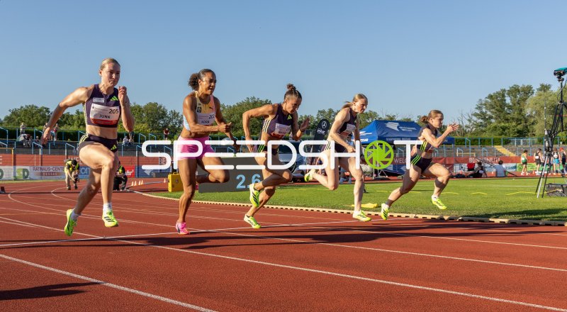 Haase Rebekka (203) führt das Feld im 100m-Vorlauf der Frauen in Dessau