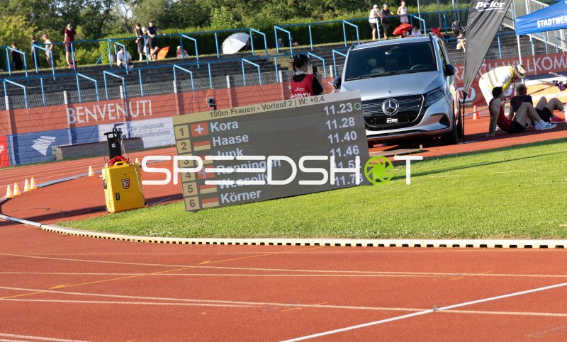 Ergebnistafel 100m Frauen Vorlauf 2 im Paul-Greifzu-Stadion Dessau