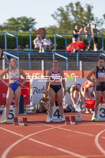 Céline Bürgi (206), Mayer Sina (204) und Gina Lückenkemper beim Start im Paul-Greifzu-Stadion Dessau