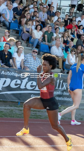 Sprinterin im Lauf im Paul-Greifzu-Stadion Dessau