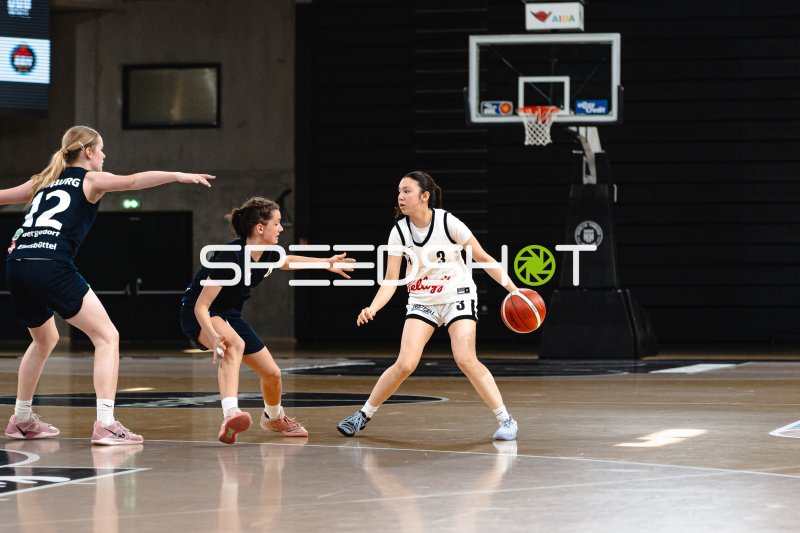 Spielerin (#3) im Dribbling gegen Hamburg Bergedorf Eimsbüttel