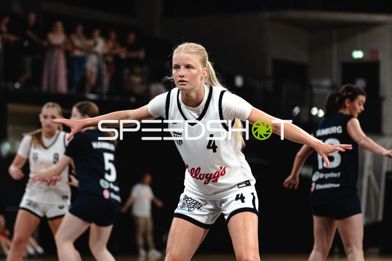 Spielerin (#4; Hamburg Bergedorf Eimsbüttel) in Abwehrstellung