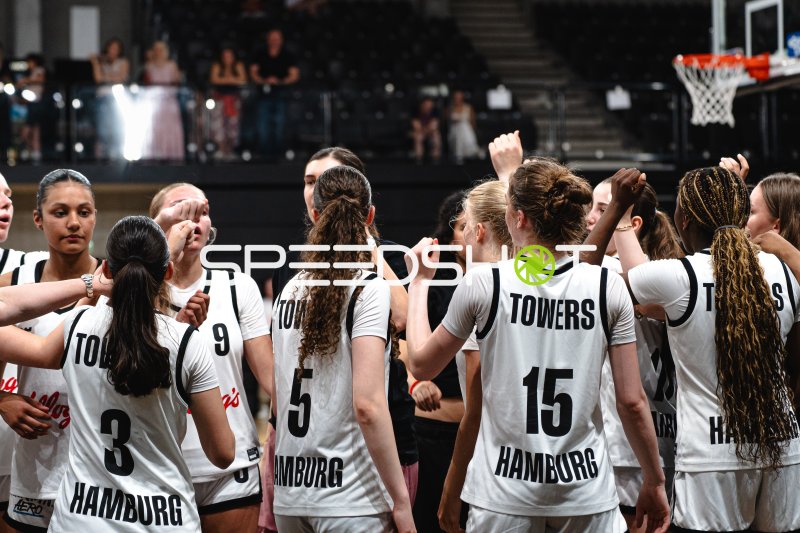 Hamburg Towers beim Teamgespräch in der Inselpark Arena