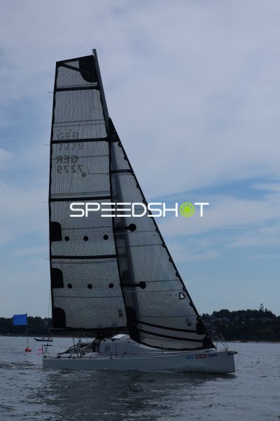 Segelboot GER 7279 auf dem Wasser im Hafen Eckernförde