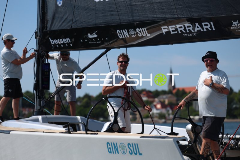 Crew an Bord der GIN SUL beim Segeln in Eckernförde
