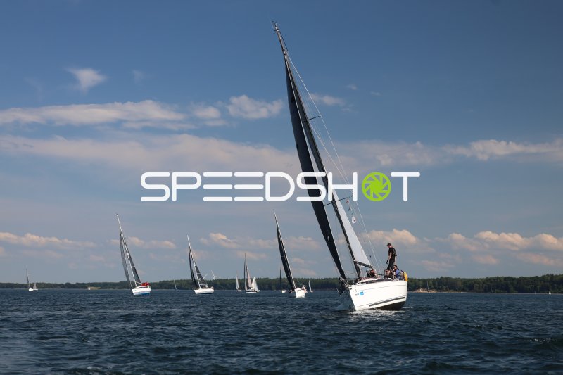 Segelregatta auf der Eckernförder Bucht mit mehreren Yachten