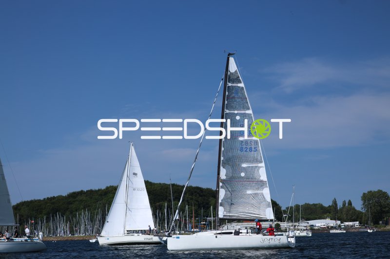 Segelboot GER 8285 "Joytoy" mit Gennaker im Hafen Eckernförde