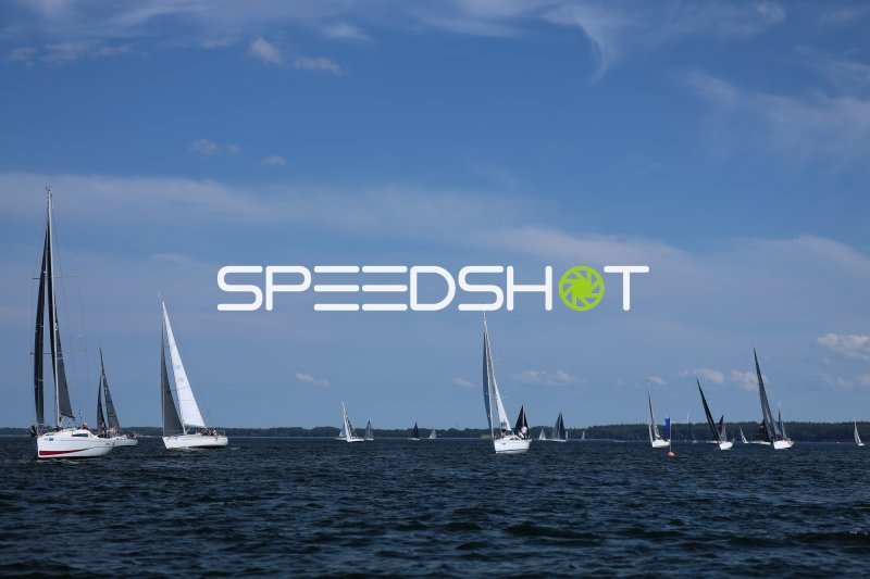 Segelregatta auf der Eckernförder Bucht mit zahlreichen Yachten