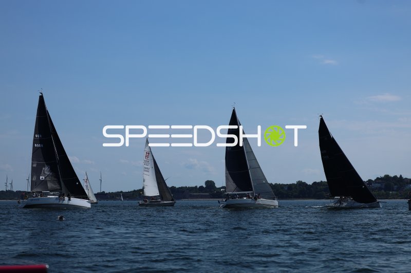 Segelregatta auf der Eckernförder Bucht mit mehreren Yachten
