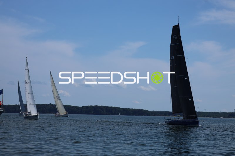 Segelregatta auf der Eckernförder Bucht mit mehreren Yachten
