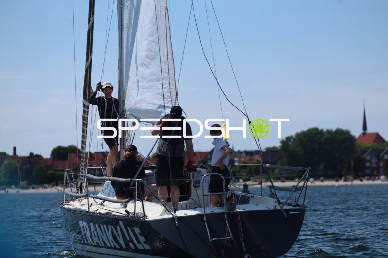 Segelcrew auf der FRANKYLIE im Hafen Eckernförde