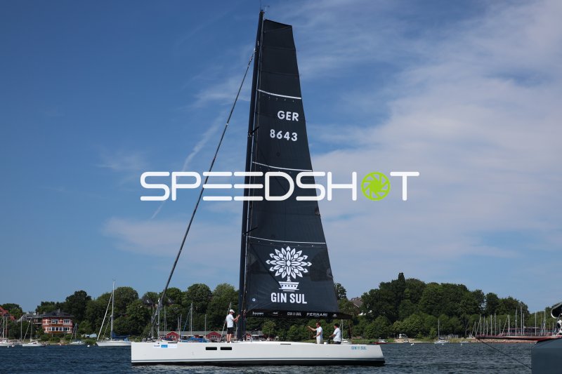 Segelyacht GER 8643 mit Gin Sul Sponsoring im Hafen Eckernförde