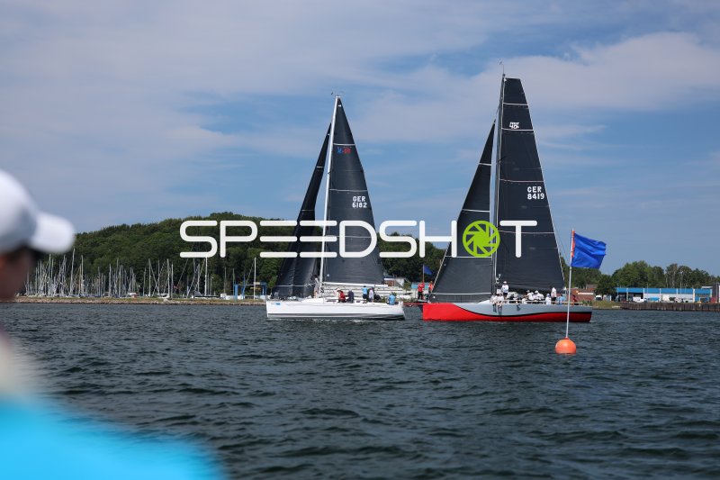 Segelregatta in Eckernförde: GER 6182 und GER 8419 an der Tonne