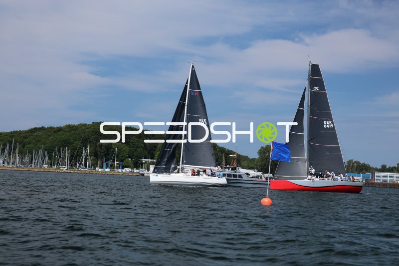 Segelregatta im Hafen Eckernförde – GER 6102 und GER 8419 an der Tonne