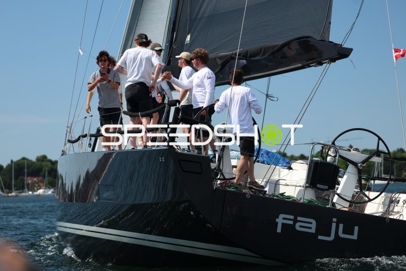 Crew der Segelyacht 'faju' im Hafen Eckernförde