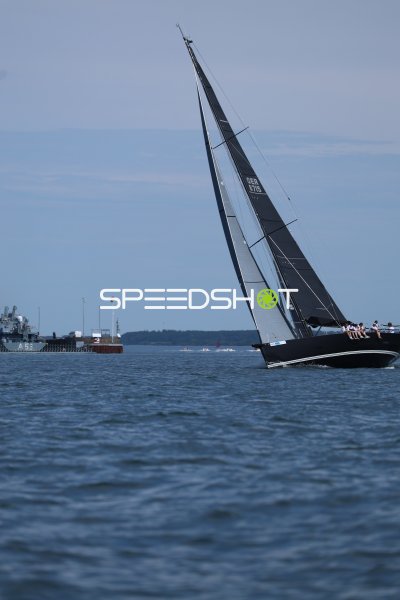 Segelyacht GER 1715 unter vollen Segeln vor Eckernförde