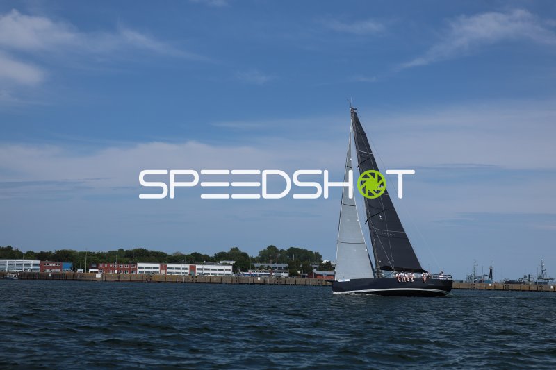 Segelyacht GER 8715 vor dem Hafen Eckernförde