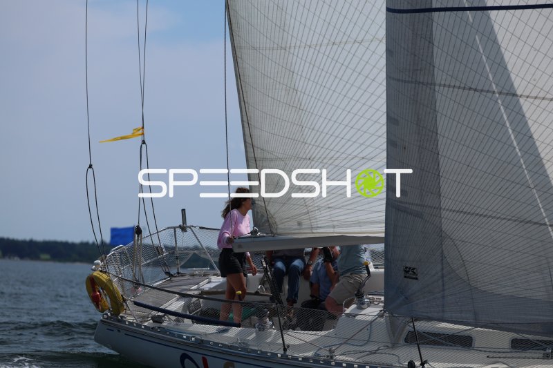 Segelboot mit Crew auf der Eckernförder Bucht