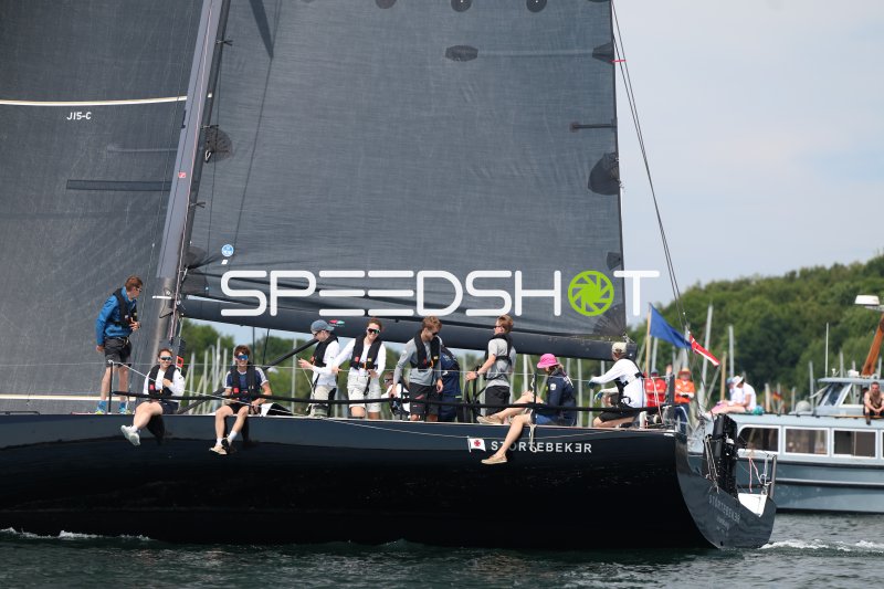 Segelyacht Störtebeker mit Crew beim Rennen in Eckernförde