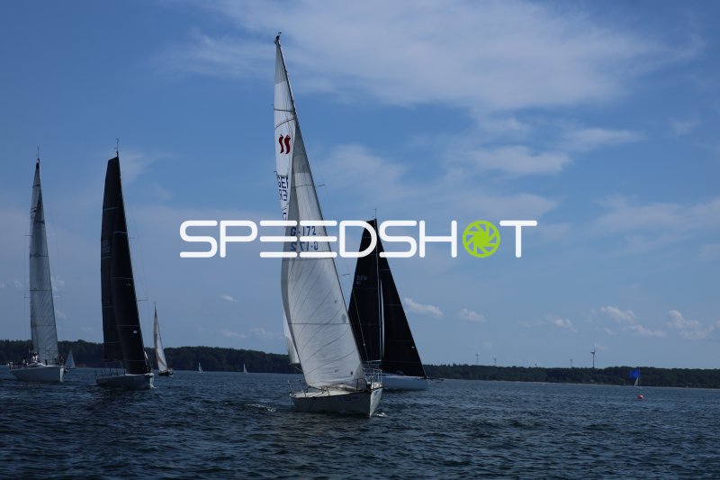 Segelregatta im Hafen Eckernförde – Segelboot G-172 im Feld