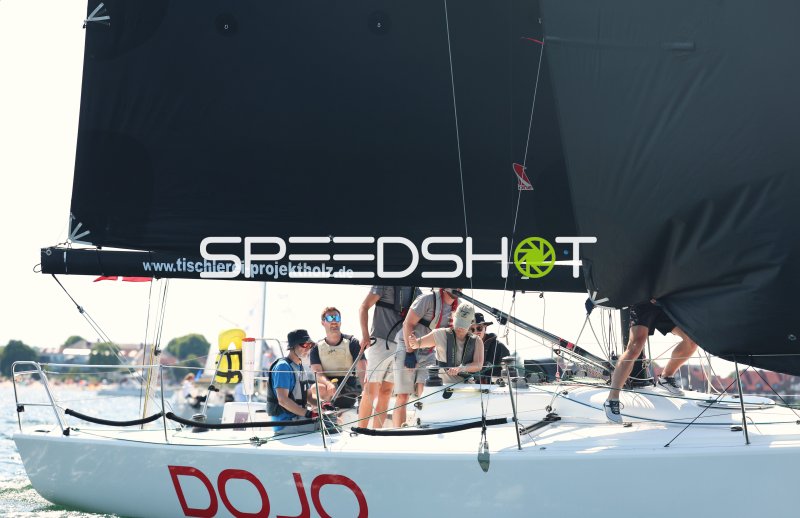 Segelteam bei Regatta im Hafen Eckernförde