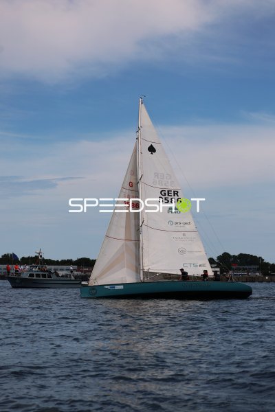 Segelboot GER 3586 auf dem Wasser im Hafen Eckernförde