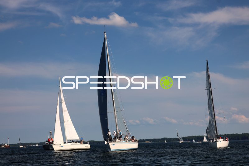 Segelregatta auf der Eckernförder Bucht mit drei Yachten