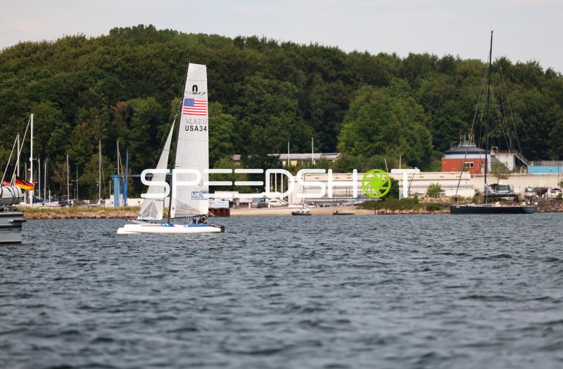 US-Segelteam (USA34) auf dem Wasser im Hafen Eckernförde