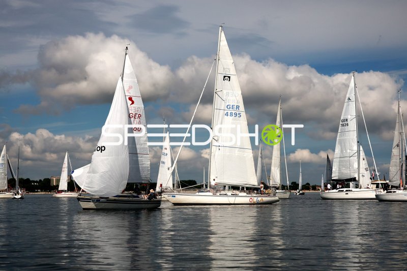 Segelflotte im Hafen Eckernförde bei Regatta