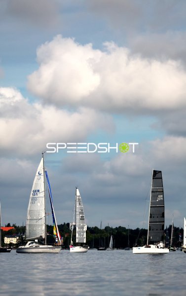 Segelregatta im Hafen Eckernförde mit drei Yachten