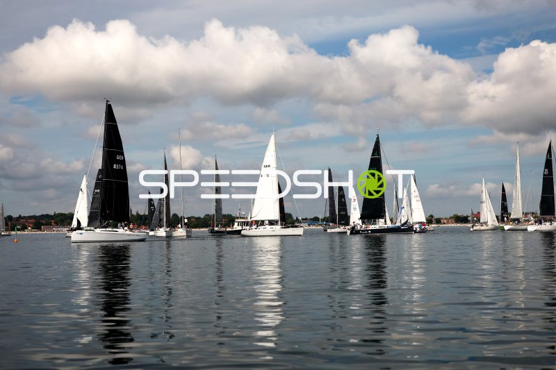 Segelregatta im Hafen Eckernförde mit mehreren Yachten